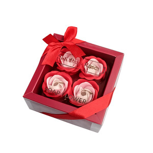 Dovanų dėžutė su 4 muilo rožėmis - dviejų atspalvių